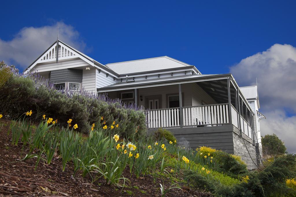 House On The Hill Bed And Breakfast Huonville Bagian luar foto